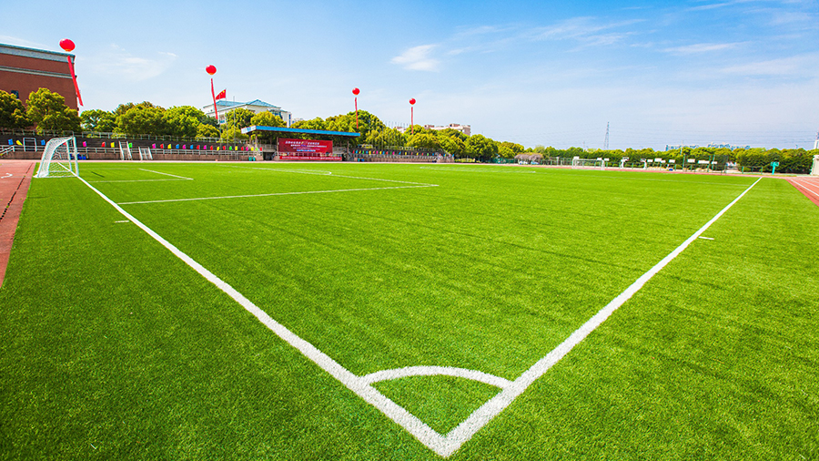余姚中學(xué)足球場攝影圖一